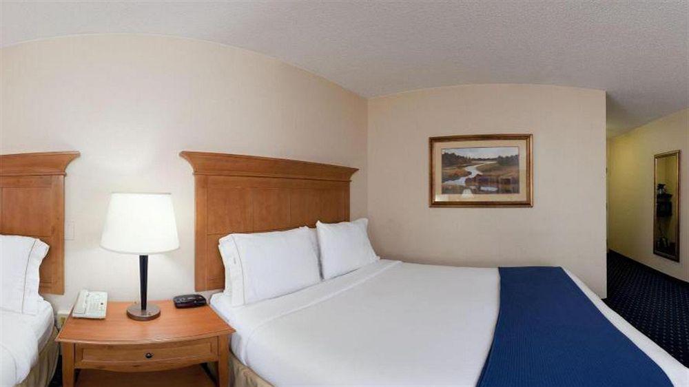 Wingate By Wyndham Waynesboro Hotel Exterior photo