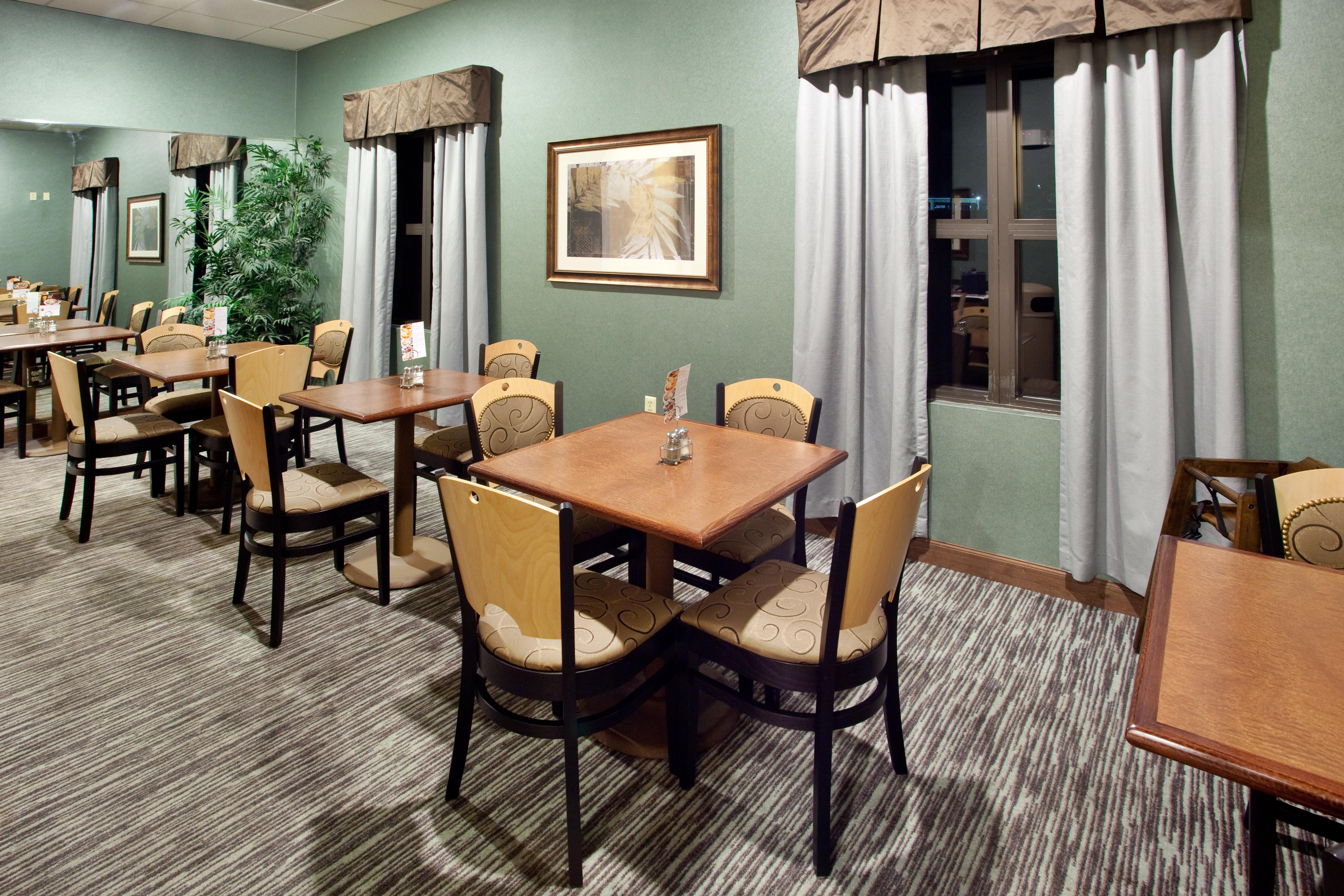 Wingate By Wyndham Waynesboro Hotel Exterior photo