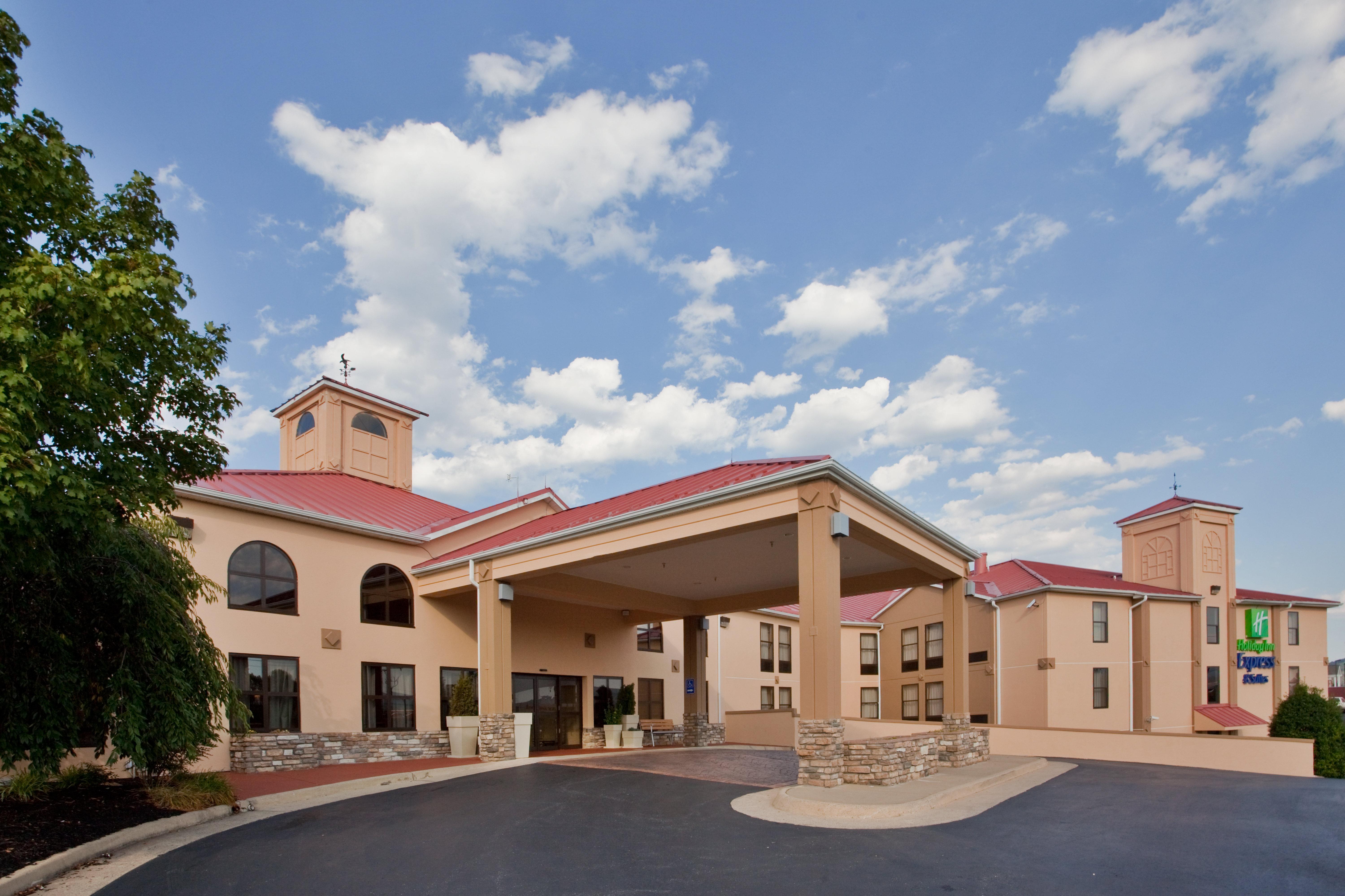 Wingate By Wyndham Waynesboro Hotel Exterior photo